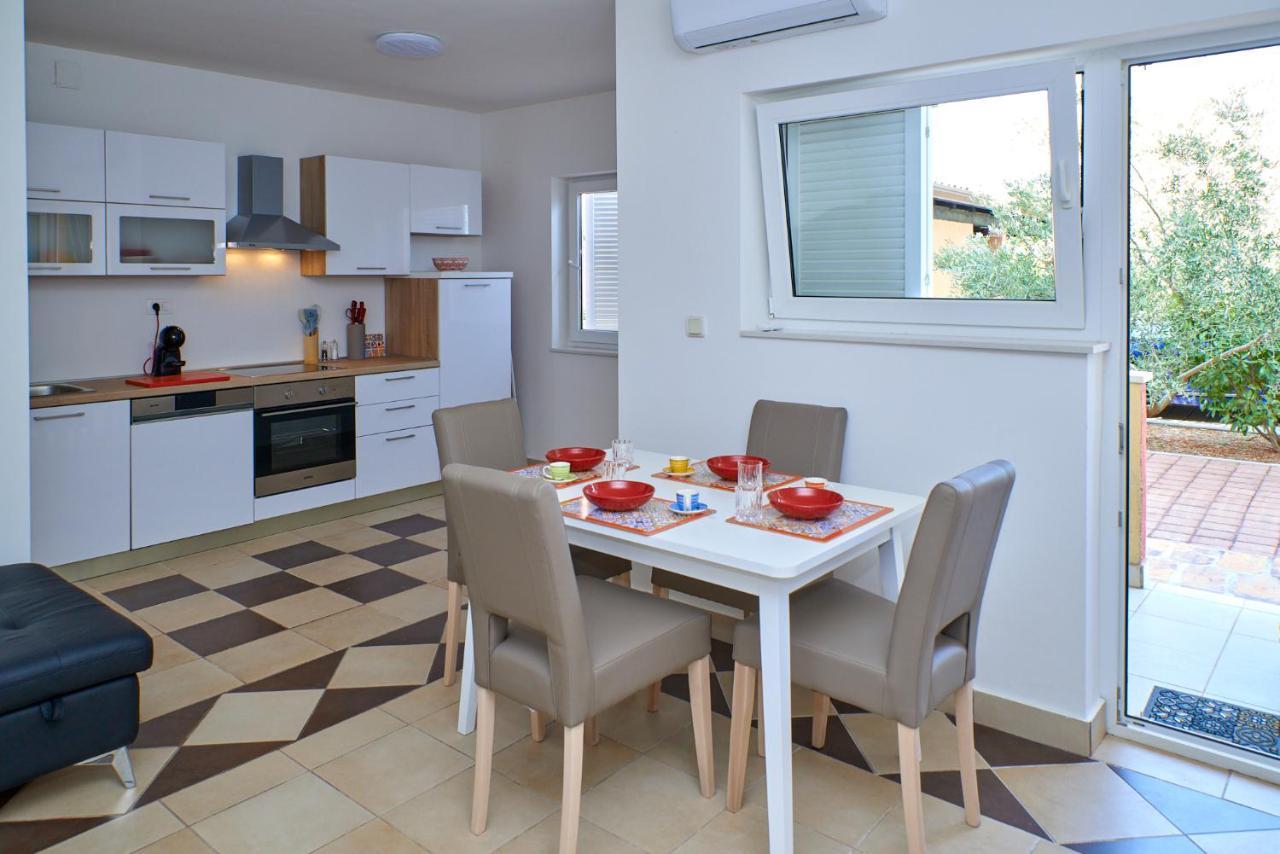 Cittanova Boutique Apartment Con Piscina Новиград Екстериор снимка